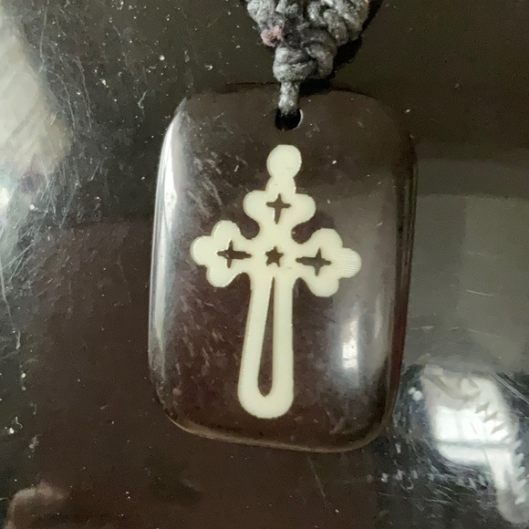 MENS DOUBLE STRAND LEATHER CHAIN WITH BLACK AND WHITE CROSS PENDENT - Picture 2 of 3